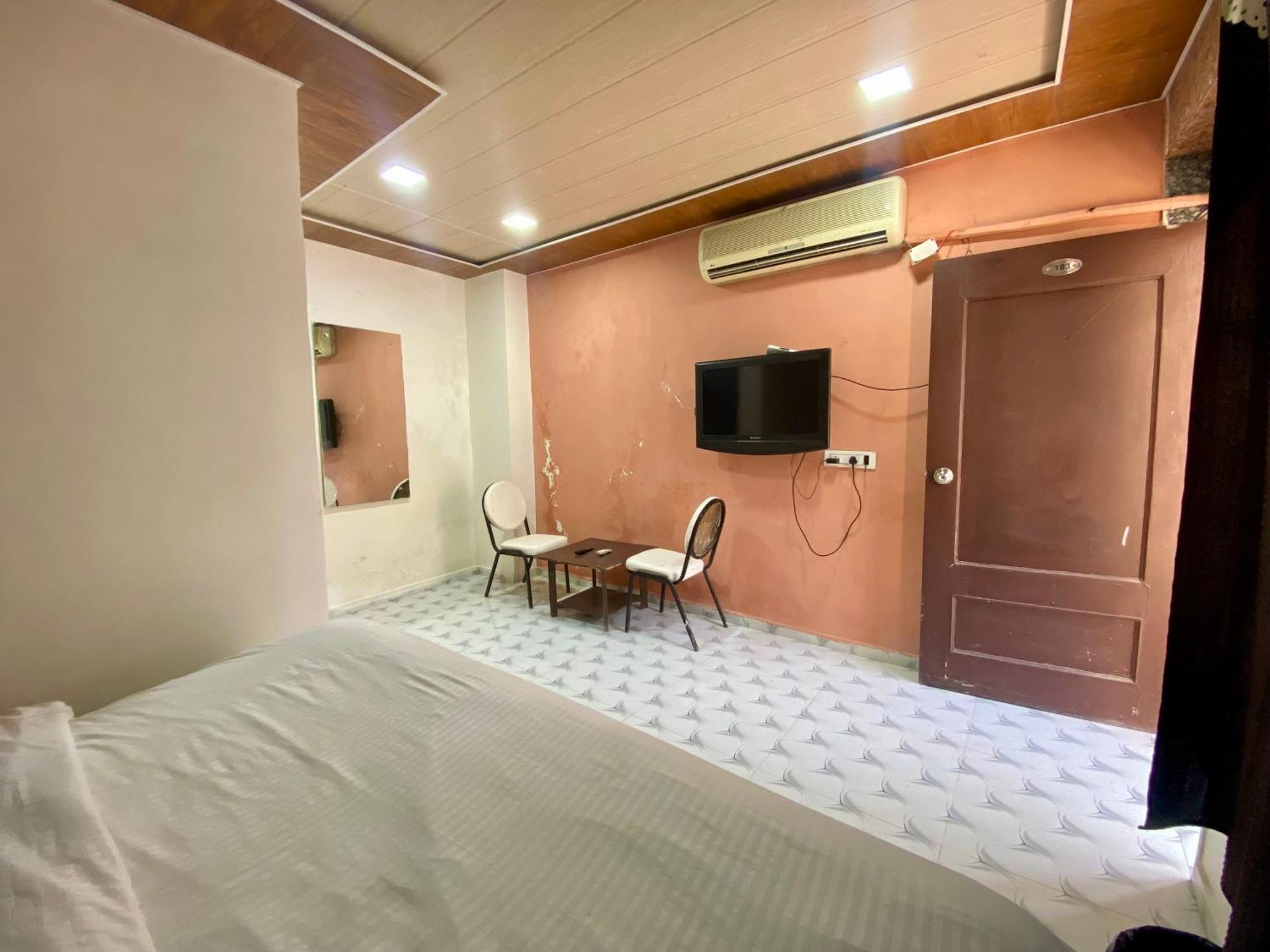 Rudraksha Inn Mount Abu Buitenkant foto